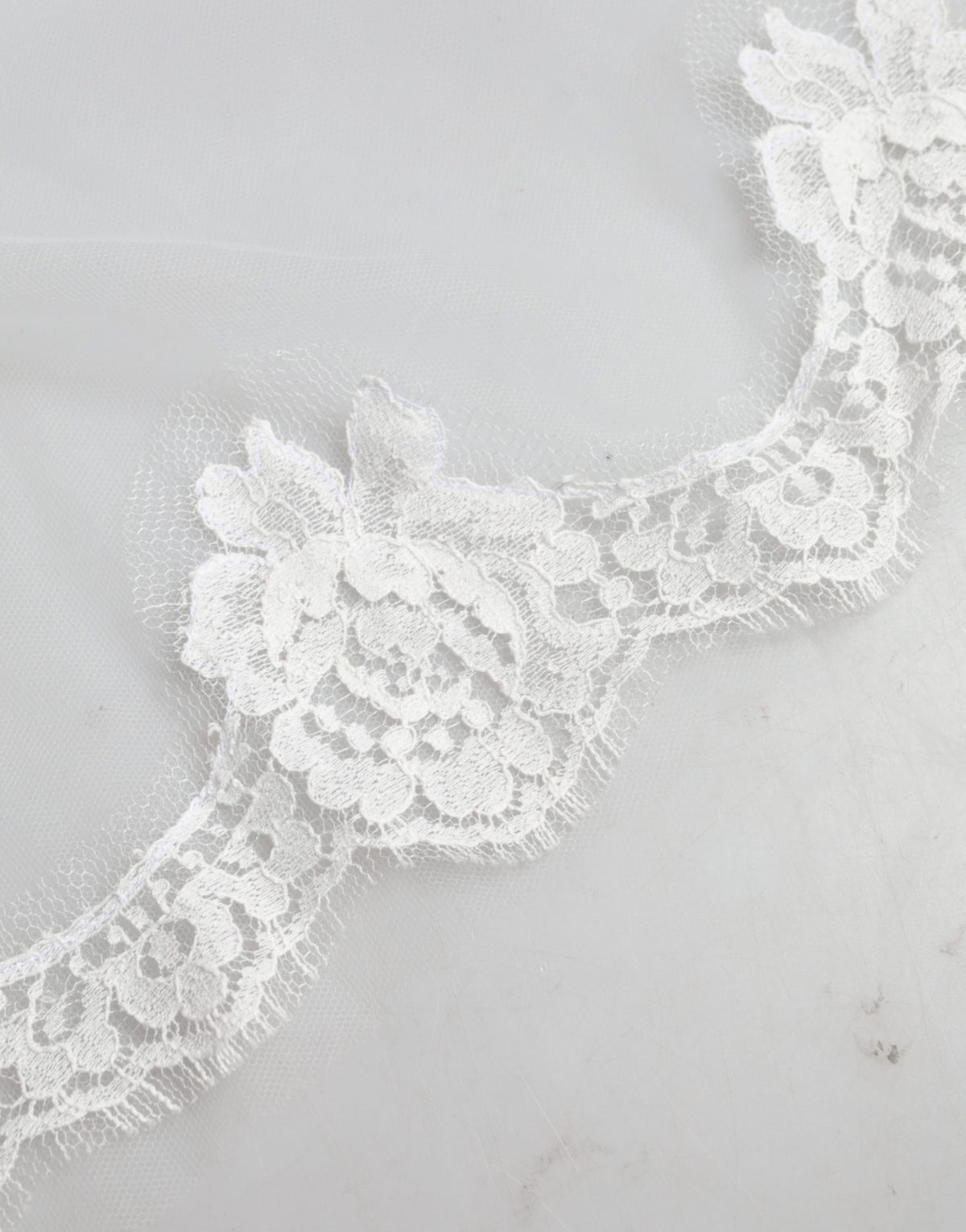 Dolce & Gabbana veil in white floral lace, nylon, floor-length, 3 m long