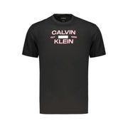 Calvin Klein schwarzes Baumwoll-T-Shirt für Herren mit geprägt Logo-Print und Rundhalsausschnitt