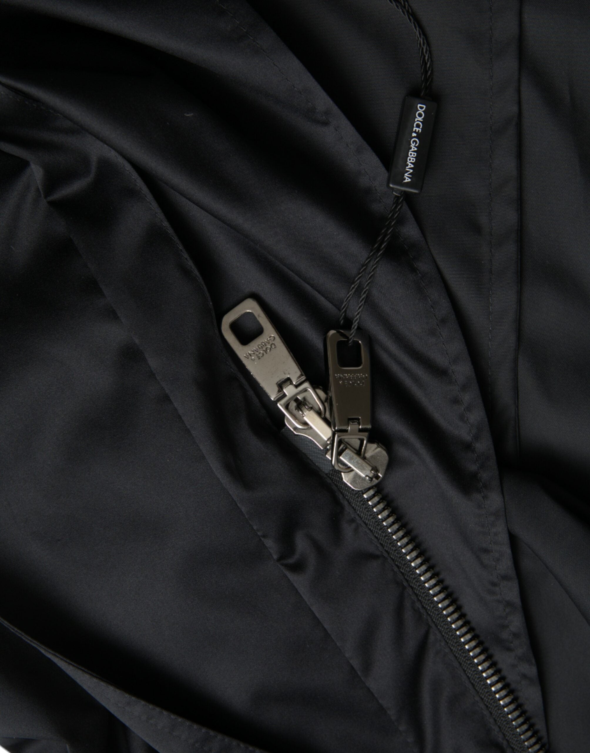 Dolce & Gabbana Schwarze lange Windbreaker-Jacke mit Kapuze aus Polyester