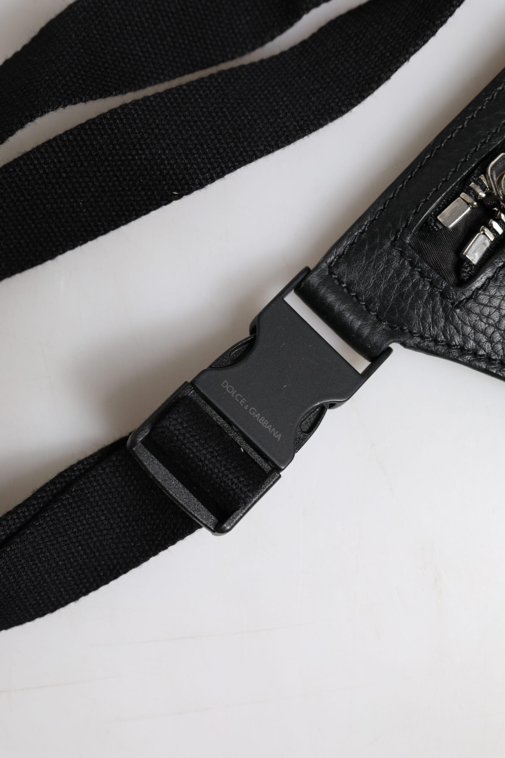 Dolce & Gabbana Schwarzes Kalbsleder Logo Plaque Gürtel Taille Herren Bauchtasche