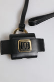 Dolce & Gabbana Schwarzer Lederriemen Gold Metall Logo Plakette Airpods Case