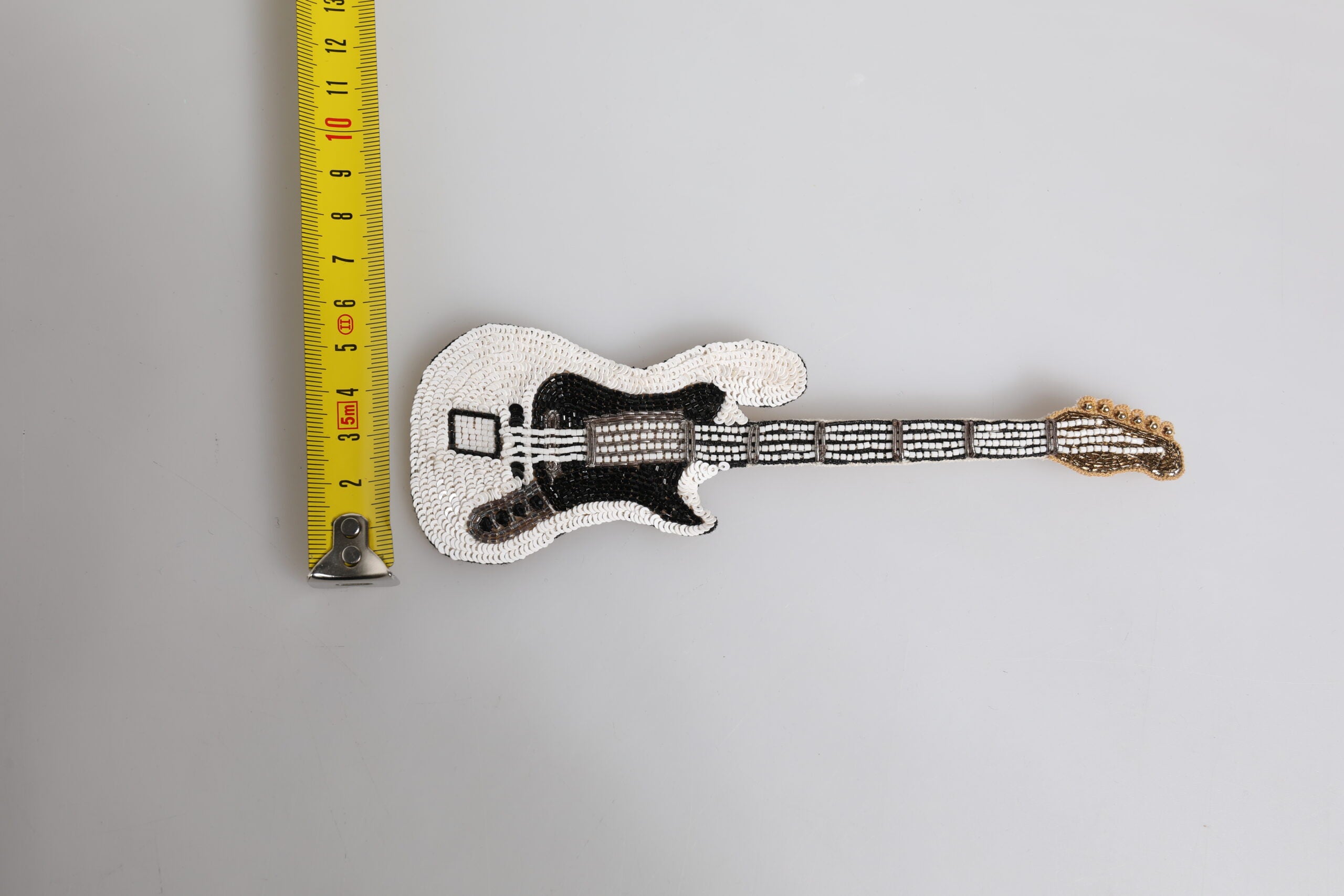 Dolce & Gabbana Gold Messing Logo Perlen Gitarre Anstecknadel Brosche