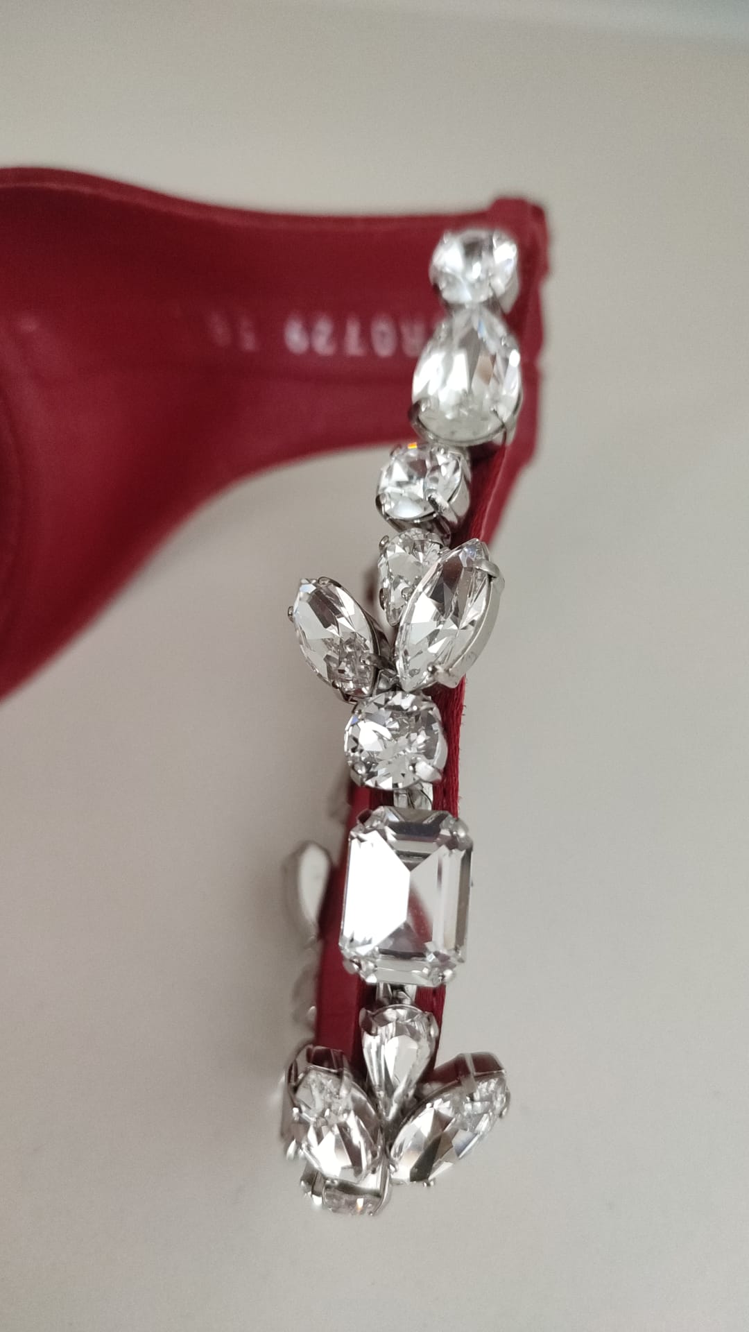 Dolce & Gabbana Rot Satin Kristalle Keira Sandalen Heels Schuhe