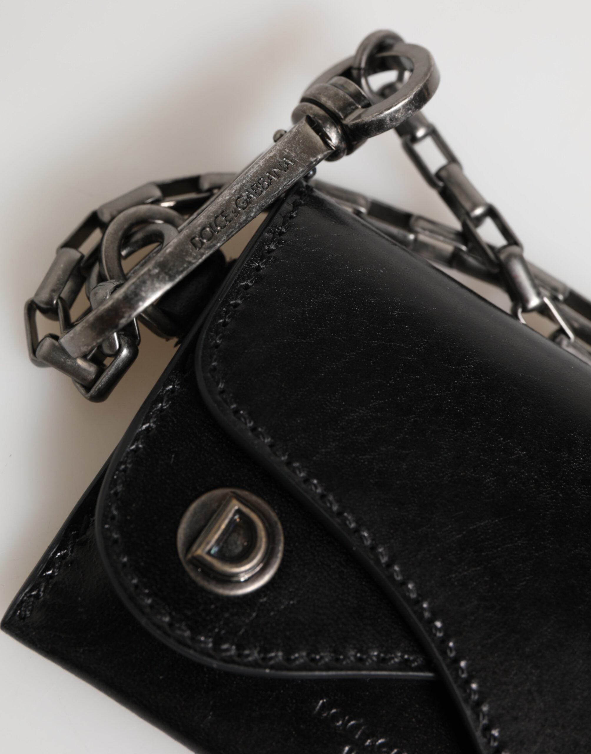Dolce & Gabbana Schwarzes Cavallo Leder Portemonnaie Kette Druckknopf Zweifach gefalteter Kartenhalter